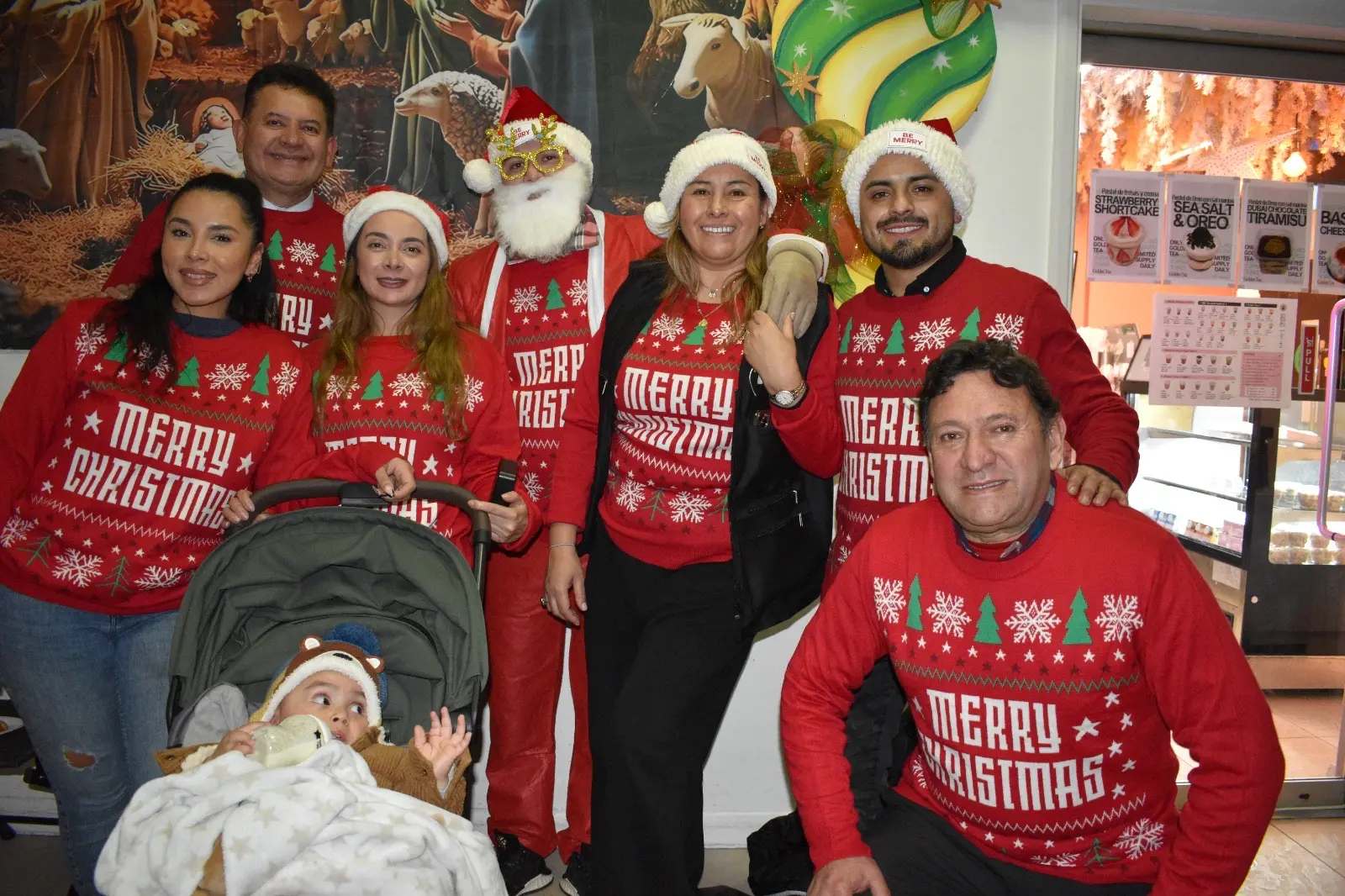 Colaboradores de las Novenas latinas Londres celebran la Navidad 2025 junto a familias y voluntarios.